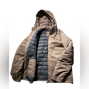 Massimo Dutti men’s khaki light weight puffer jacket wind stop &water repellent.
